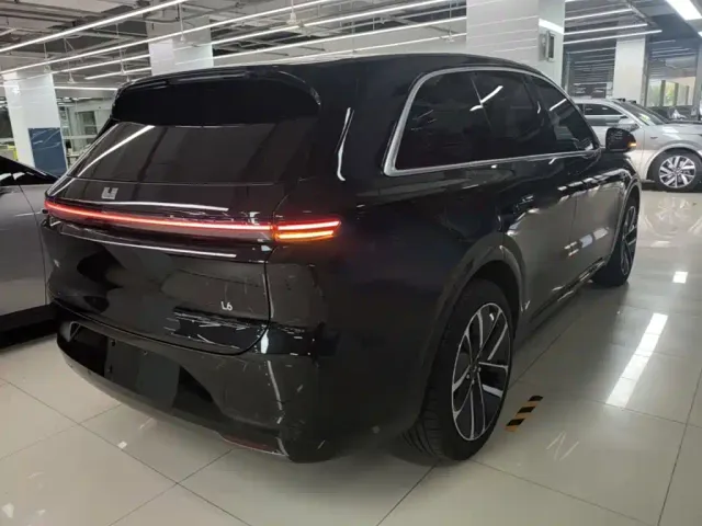 Li Auto L6 — Фото автомобиля 6