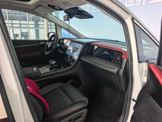 GAC Trumpchi E9 — Фото автомобиля 23