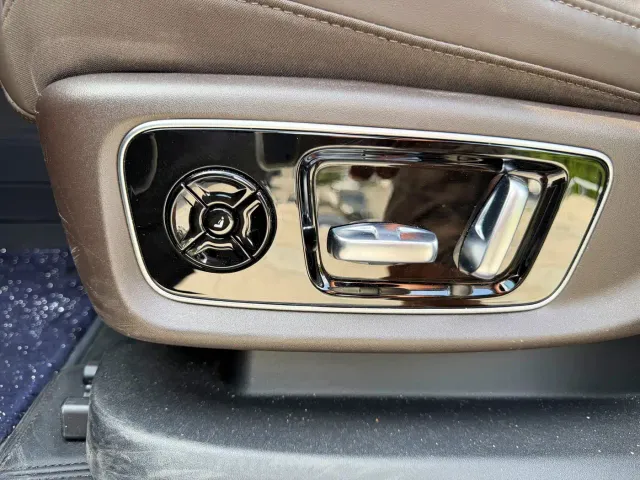 Li Auto L8 — Фото автомобиля 15