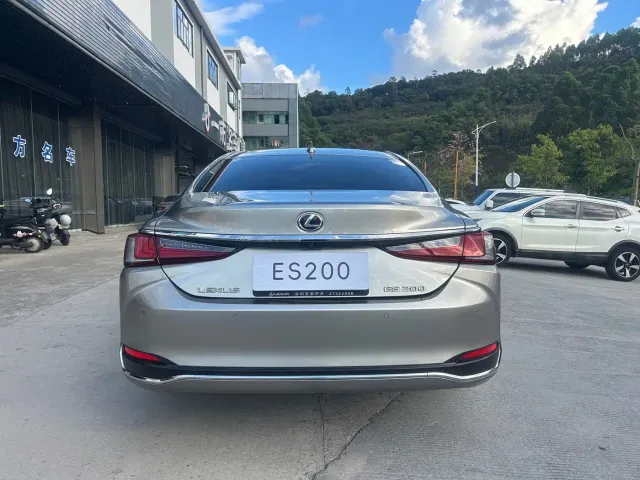Lexus ES — Фото автомобиля 10