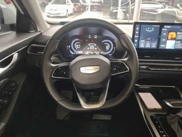Geely Emgrand — Фото автомобиля 10