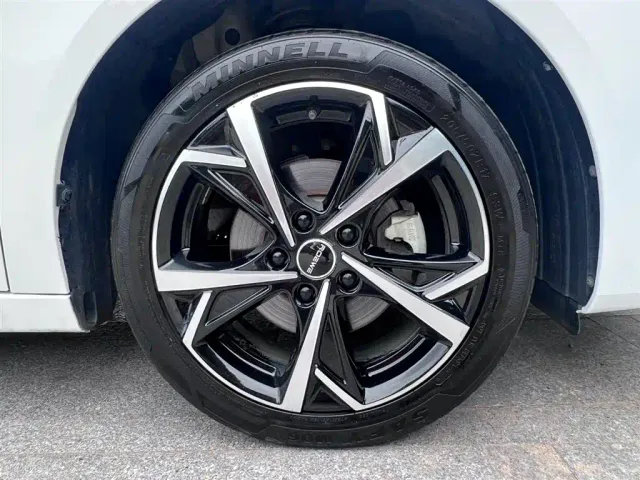 Roewe i5 — Фото автомобиля 15