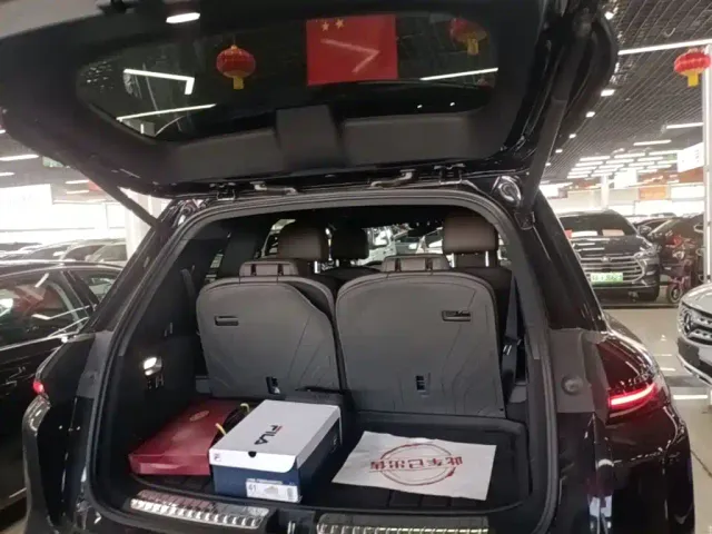 Li Auto L8 — Фото автомобиля 18