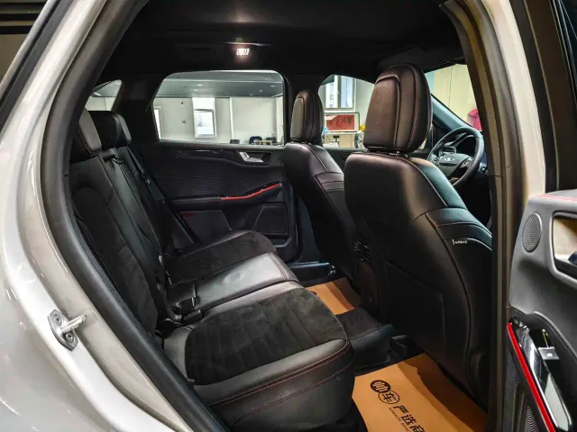 Ford Escape — Фото автомобиля 8
