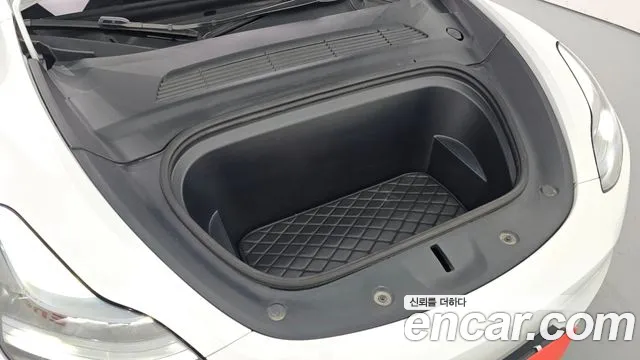 Tesla Model Y — Фото автомобиля 6