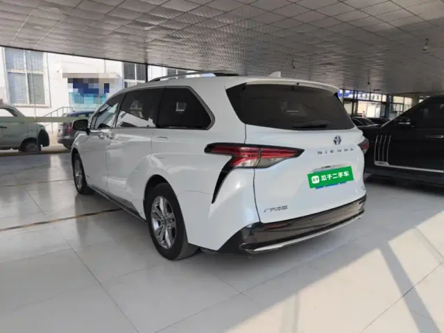 Toyota Sienna — Фото автомобиля 4