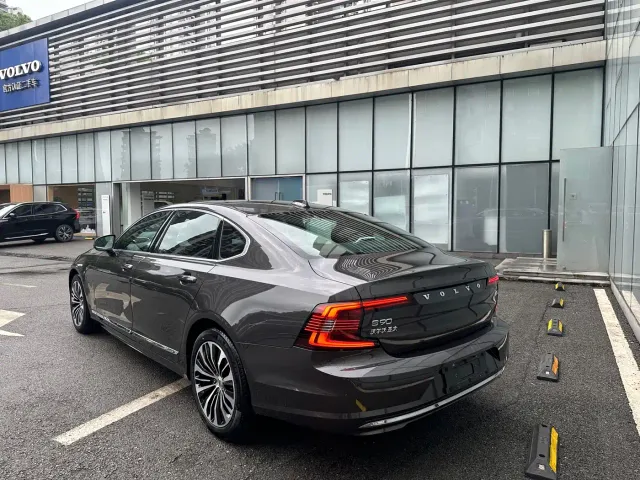 Volvo S90 — Фото автомобиля 6