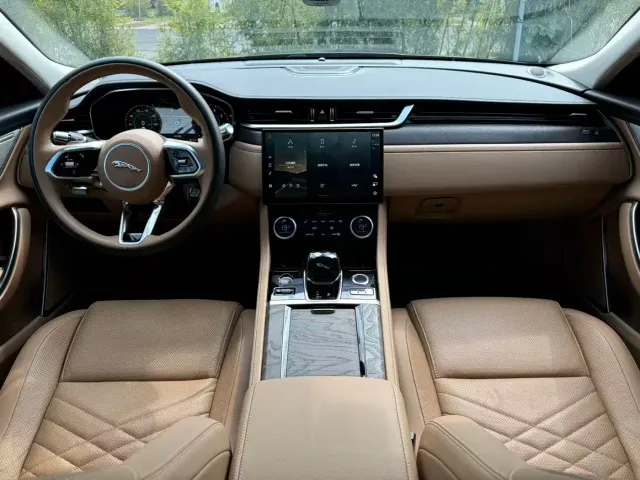 Jaguar XFL — Фото автомобиля 9