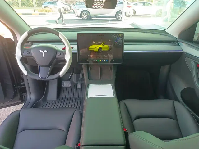 Tesla Model Y — Фото автомобиля 6