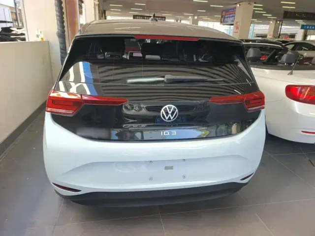 Volkswagen ID.3 — Фото автомобиля 3