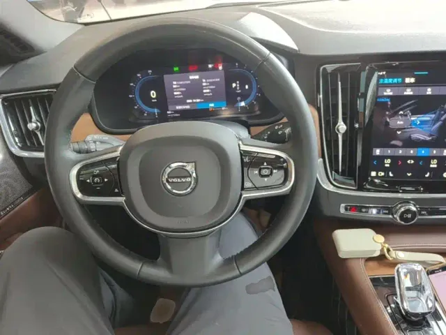 Volvo S90 — Фото автомобиля 9