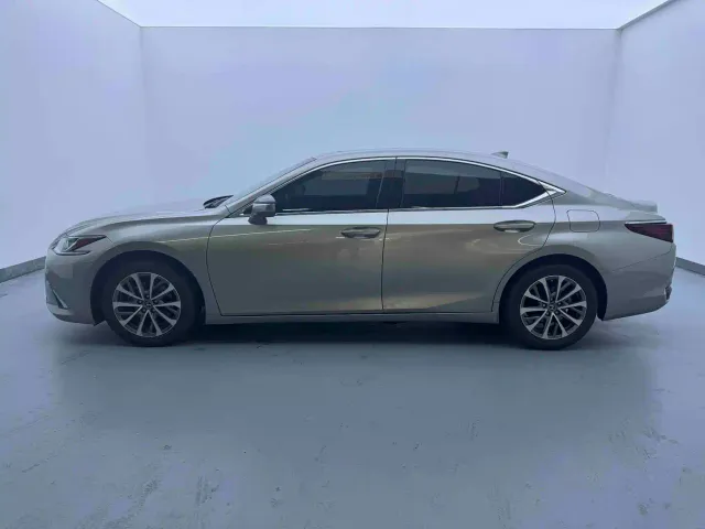 Lexus ES — Фото автомобиля 13