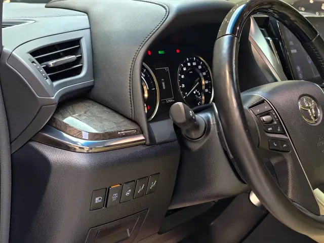 Toyota Vellfire — Фото автомобиля 21