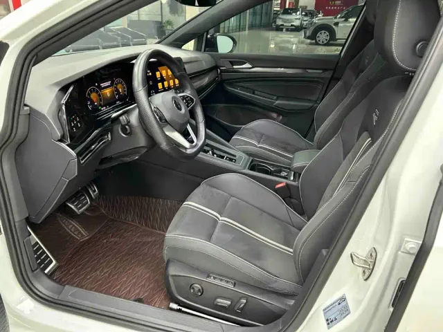 Volkswagen Golf — Фото автомобиля 17