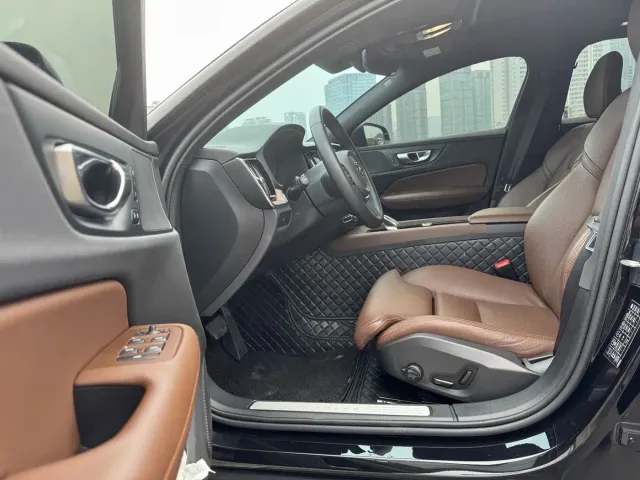 Volvo S60 — Фото автомобиля 7