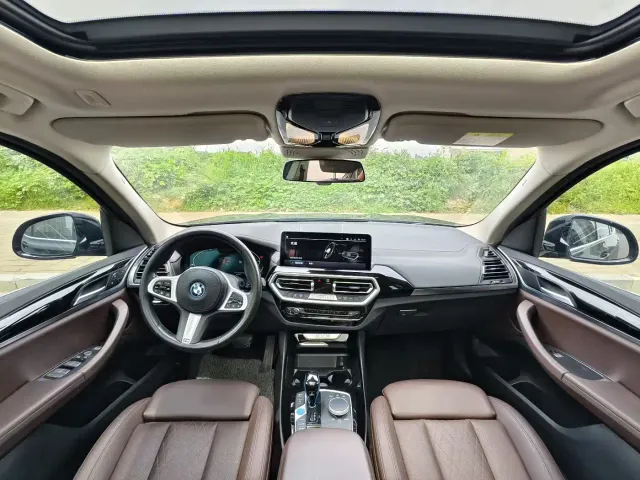 BMW iX3 — Фото автомобиля 4