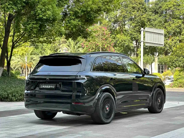 Li Auto L7 — Фото автомобиля 8