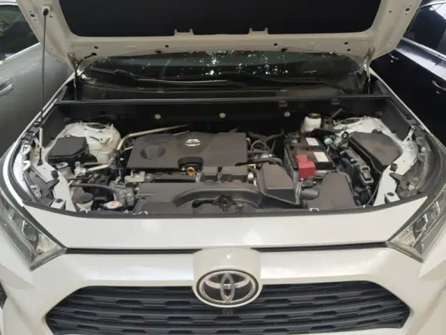 Toyota RAV4 — Фото автомобиля 10