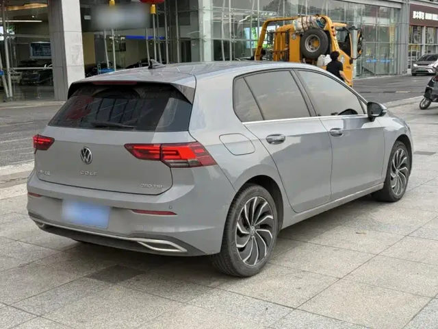Volkswagen Golf — Фото автомобиля 17