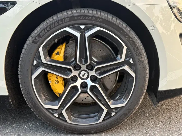 Xiaomi SU7 — Фото автомобиля 15