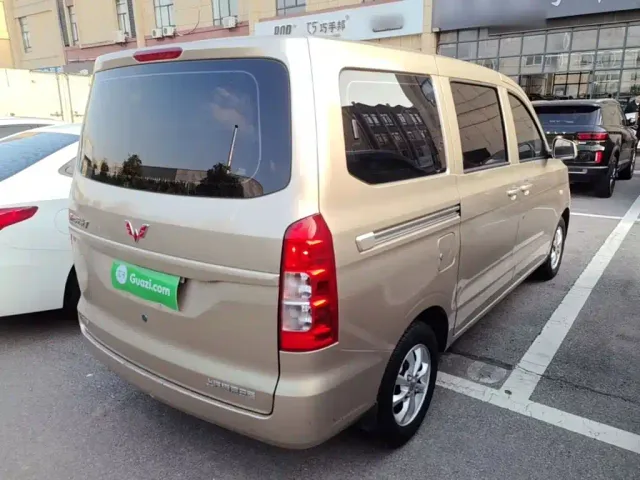 Wuling Hongguang V — Фото автомобиля 6