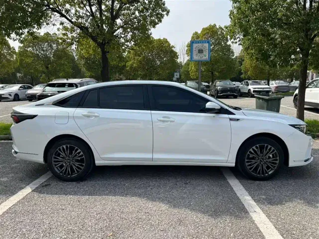 Dongfeng Yixuan MAX — Фото автомобиля 20