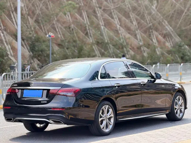 Mercedes-Benz E-Class — Фото автомобиля 15