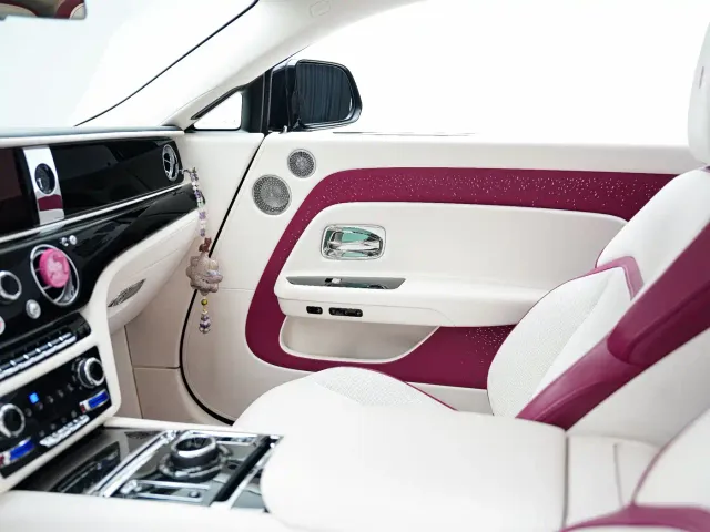 Rolls-Royce Spectre — Фото автомобиля 23