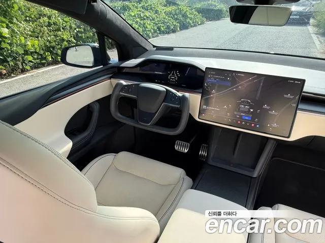 Tesla Model X — Фото автомобиля 14