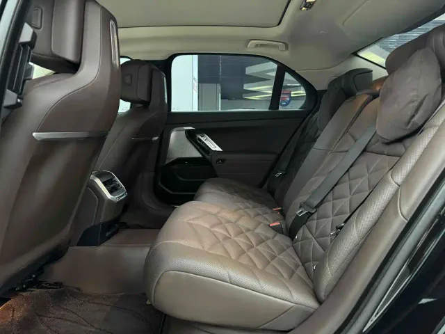 BMW 7 Series — Фото автомобиля 6