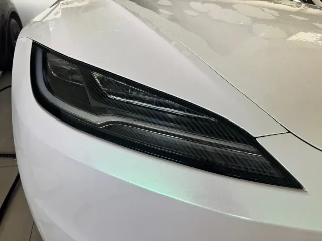 Tesla Model 3 — Фото автомобиля 4