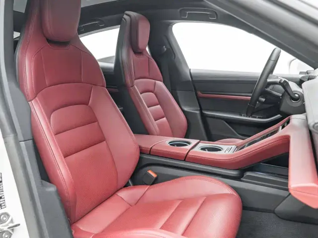 Porsche Taycan — Фото автомобиля 13