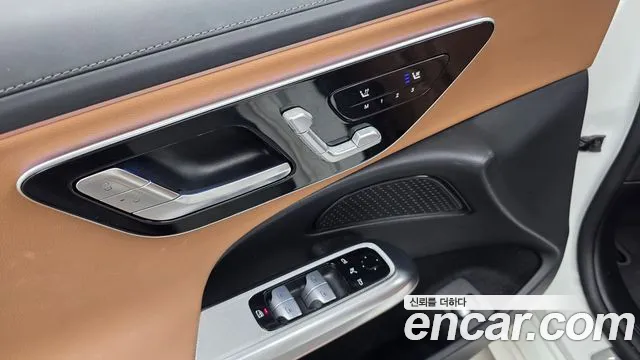 Mercedes-Benz E-Class — Фото автомобиля 27