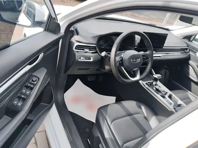 Geely Emgrand — Фото автомобиля 15