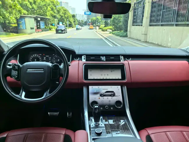 Land Rover Range Rover Sport — Фото автомобиля 11