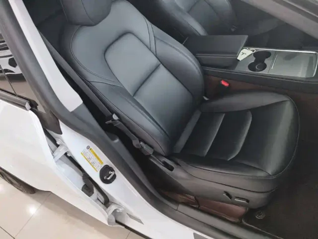 Tesla Model Y — Фото автомобиля 24