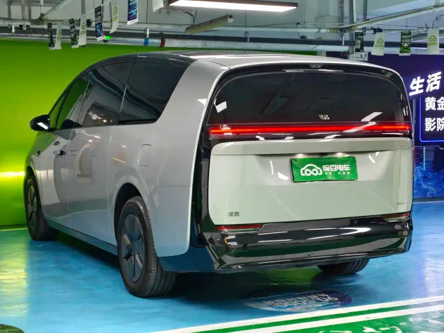 Li Auto MEGA — Фото автомобиля 17