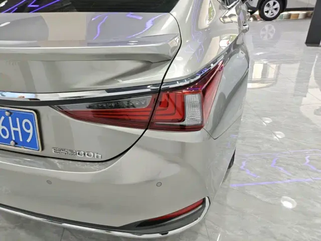 Lexus ES — Фото автомобиля 7