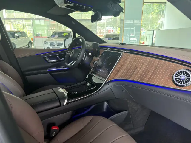 Mercedes-Benz EQE SUV — Фото автомобиля 7