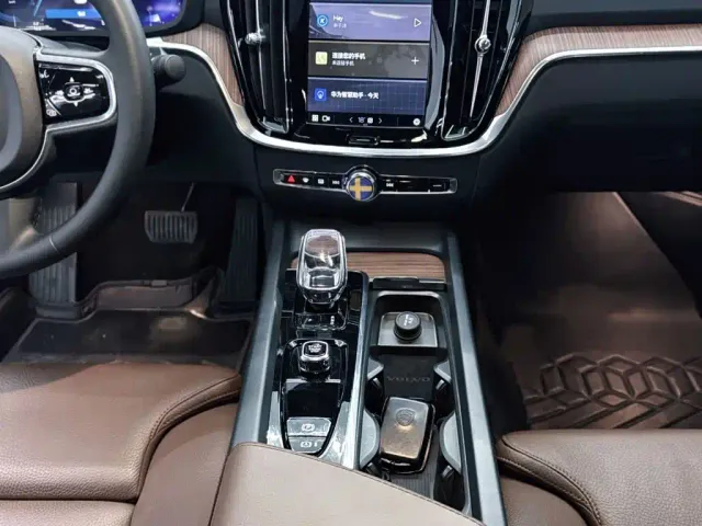 Volvo S60 — Фото автомобиля 11