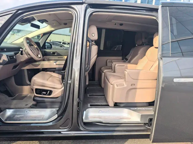 Li Auto MEGA — Фото автомобиля 9