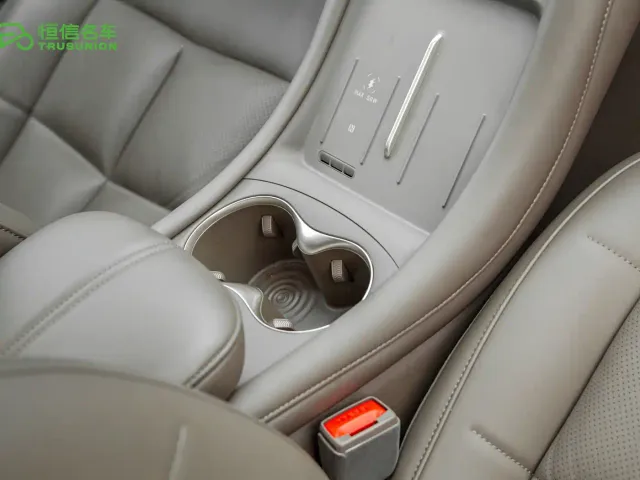IM Motors L6 — Фото автомобиля 18