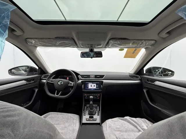 Skoda Superb — Фото автомобиля 12