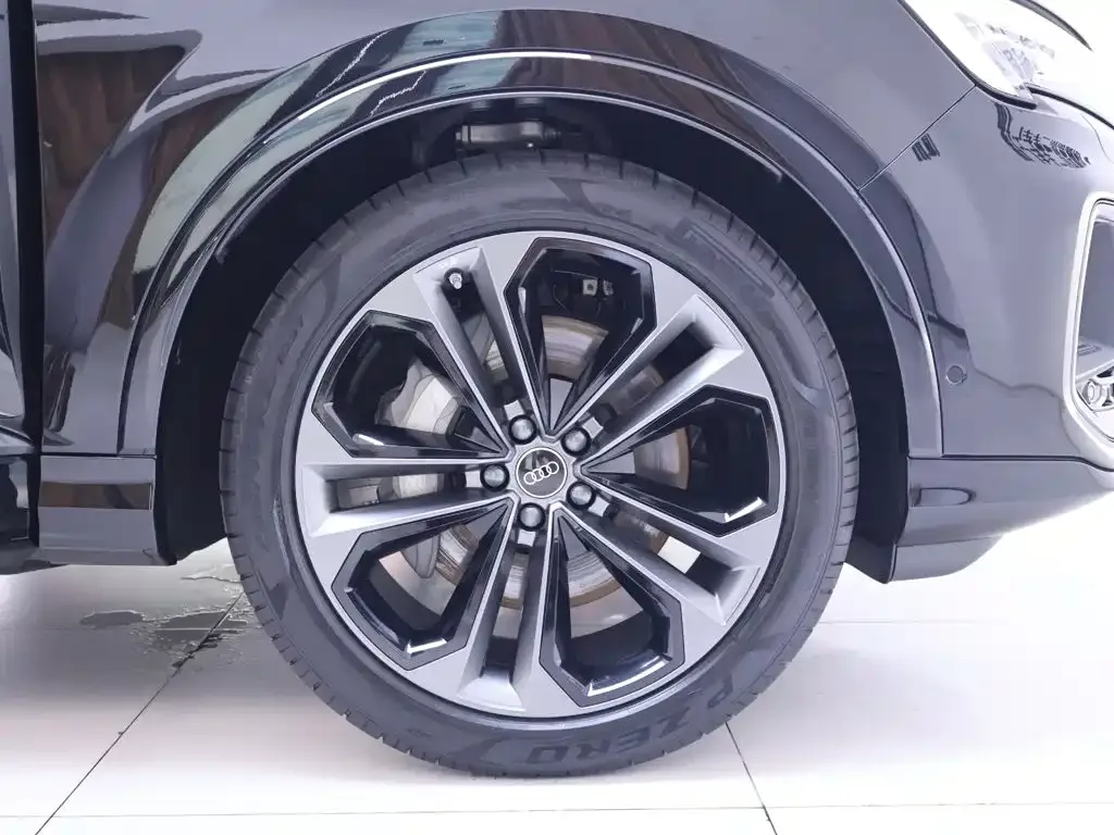 Audi Audi Q7 2025 55 TFSI quattro S line Sport — Фото автомобиля 6