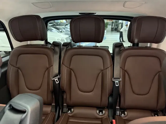 Mercedes-Benz V-Class — Фото автомобиля 26