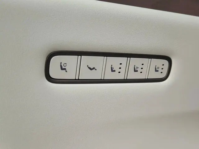 Li Auto L8 — Фото автомобиля 6
