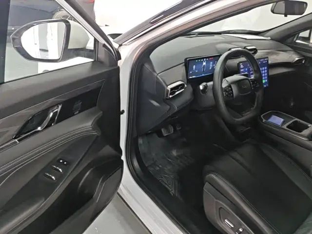 Dongfeng Fengshen L7 — Фото автомобиля 15