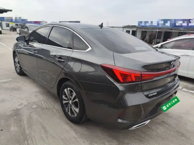 Changan Eado — Фото автомобиля 4