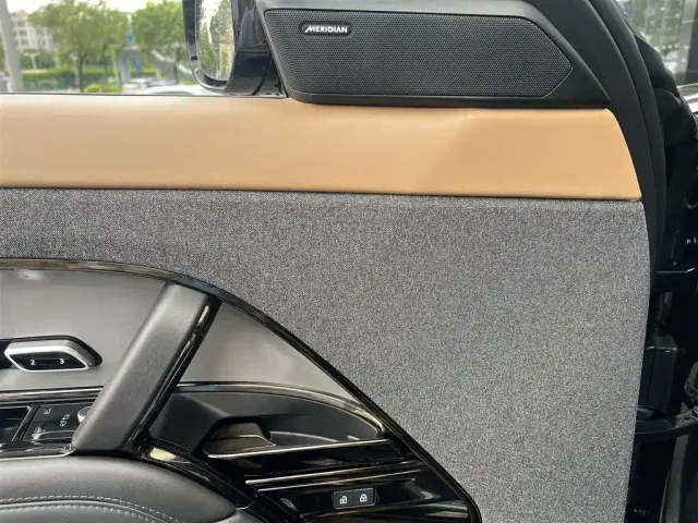 Land Rover Range Rover Sport — Фото автомобиля 4