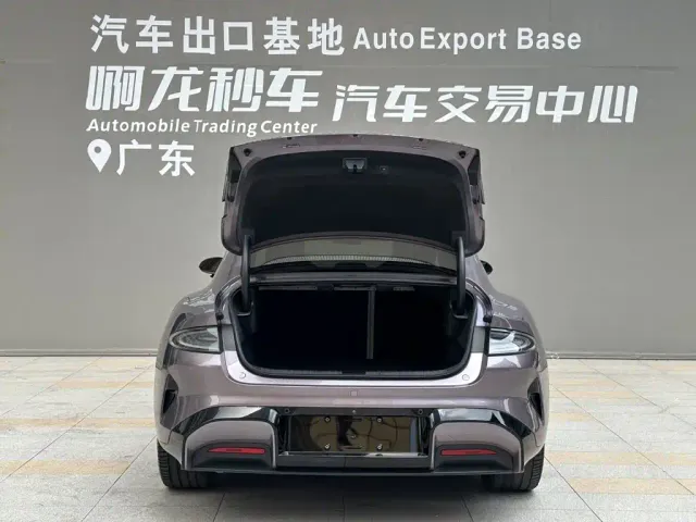 Xiaomi SU7 — Фото автомобиля 13